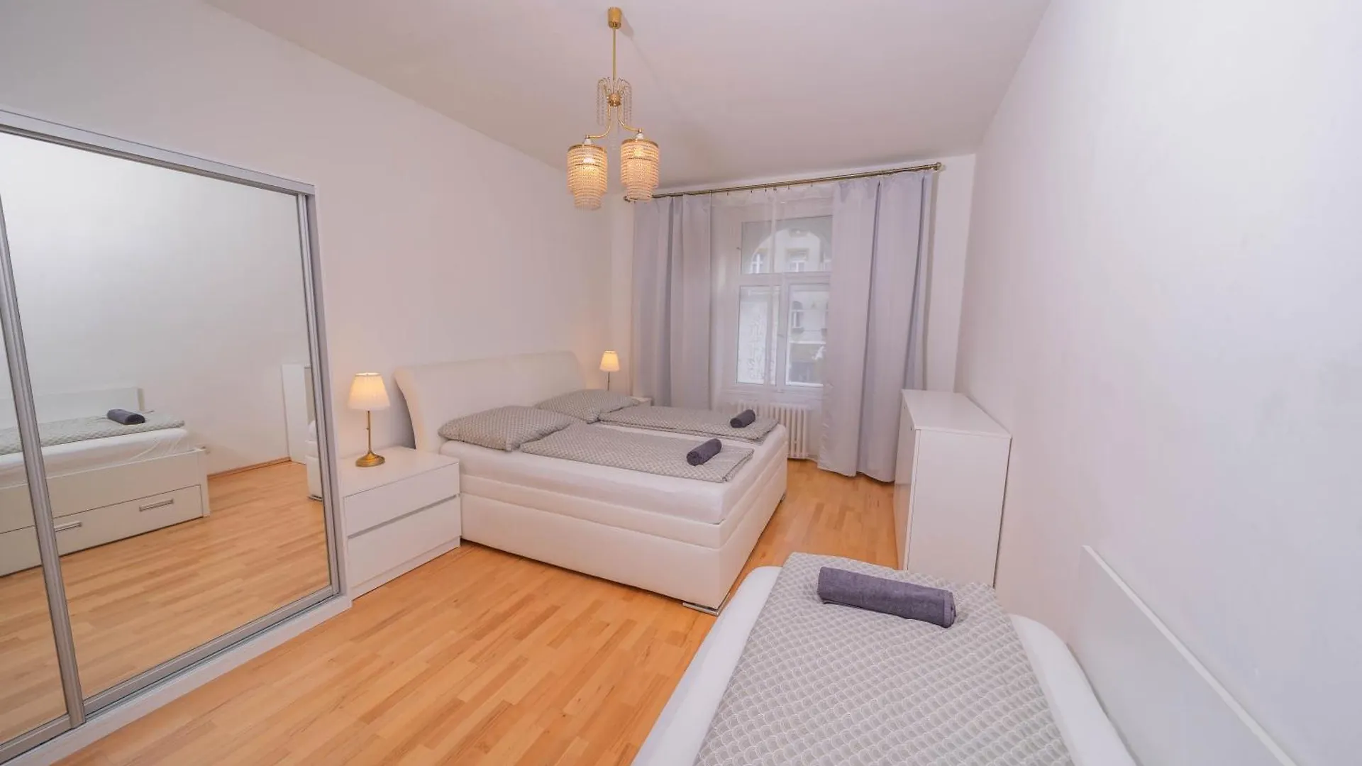 2 Bob'S Apartment - 2 Bedrooms With King Size Beds Prag